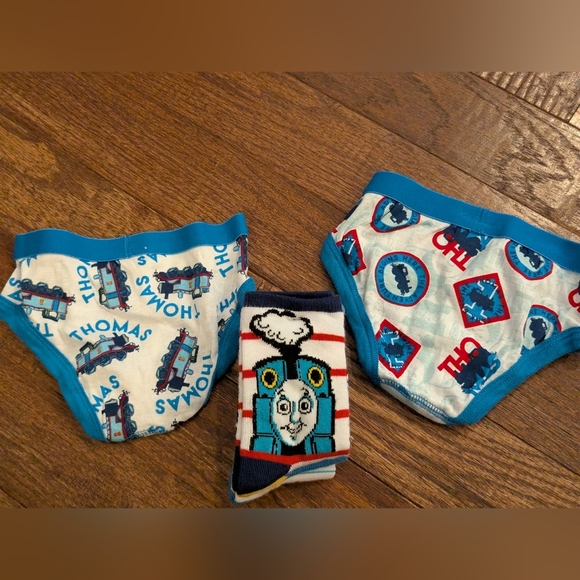 Thomas & Friends Blue and White Underwear & Socks Set 2T For  Train Lovers New! - Picture 3 of 6